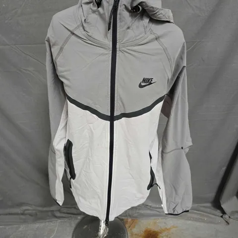 NIKE LIGHTWEIGHT HOODED ZIP UP JACKET IN MULTI SIZE S