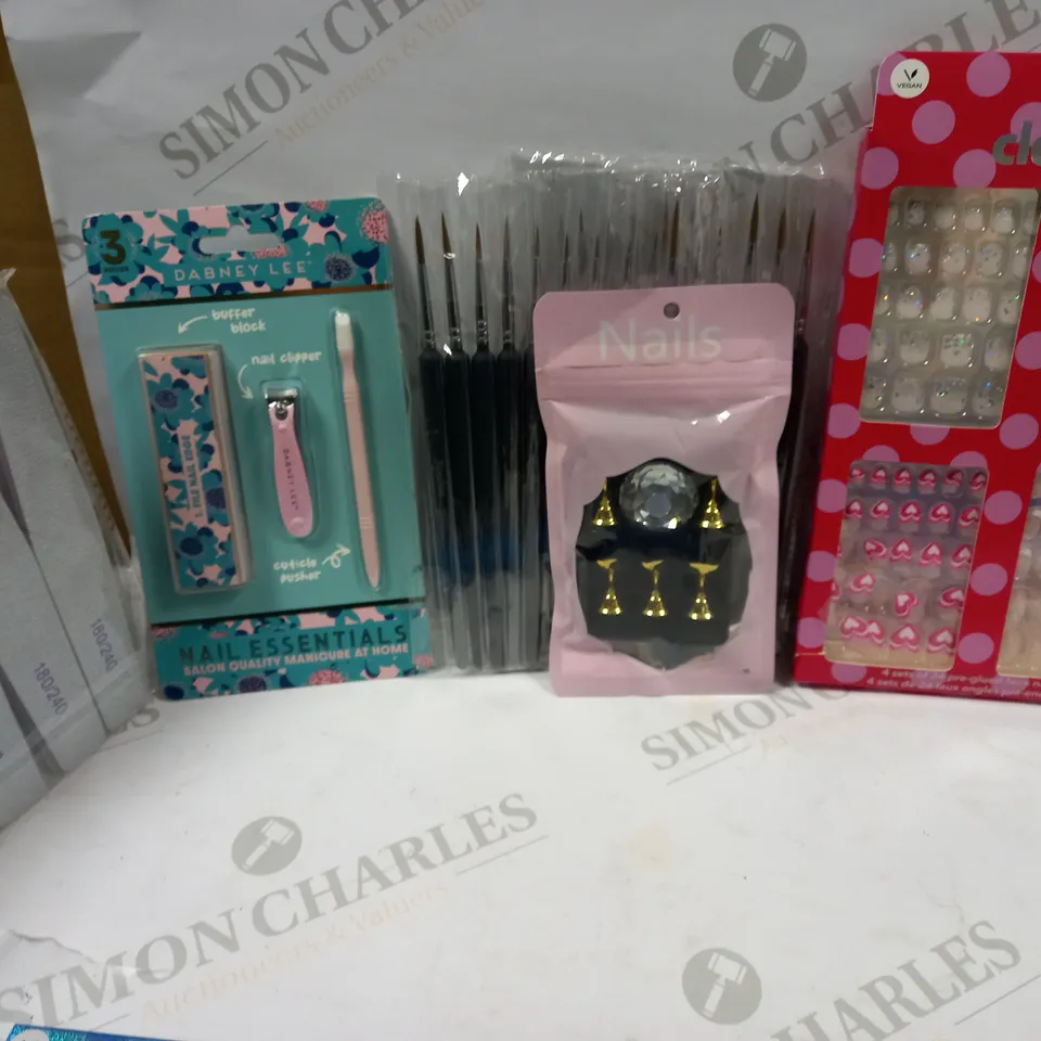 ASSORTMENT OF FALSE NAILS AND NAILCARE PRODUCTS 