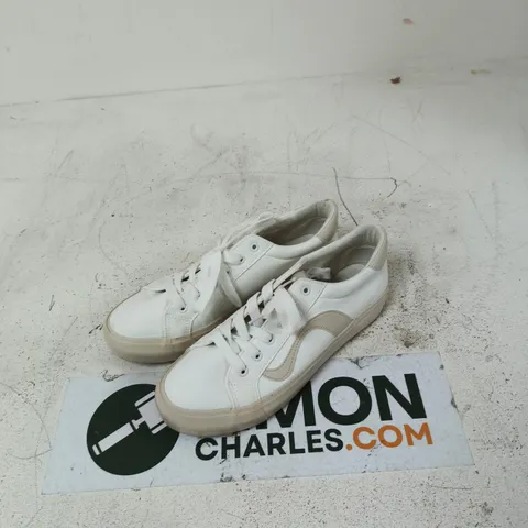 SIMPLY BE WHITE SNEAKERS WITH BEIGE ACCENTS β EX WIDE FIT, UK 8