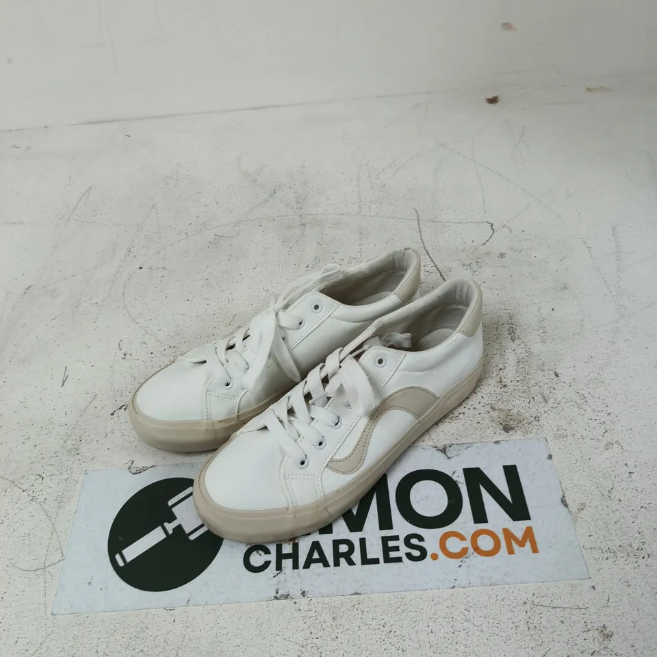 SIMPLY BE WHITE SNEAKERS WITH BEIGE ACCENTS – EX WIDE FIT, UK 8