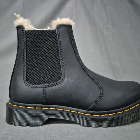 BOXED PAIR OF DR MARTENS 2976 LEONORE ANKLE BOOTS IN BLACK UK SIZE 6