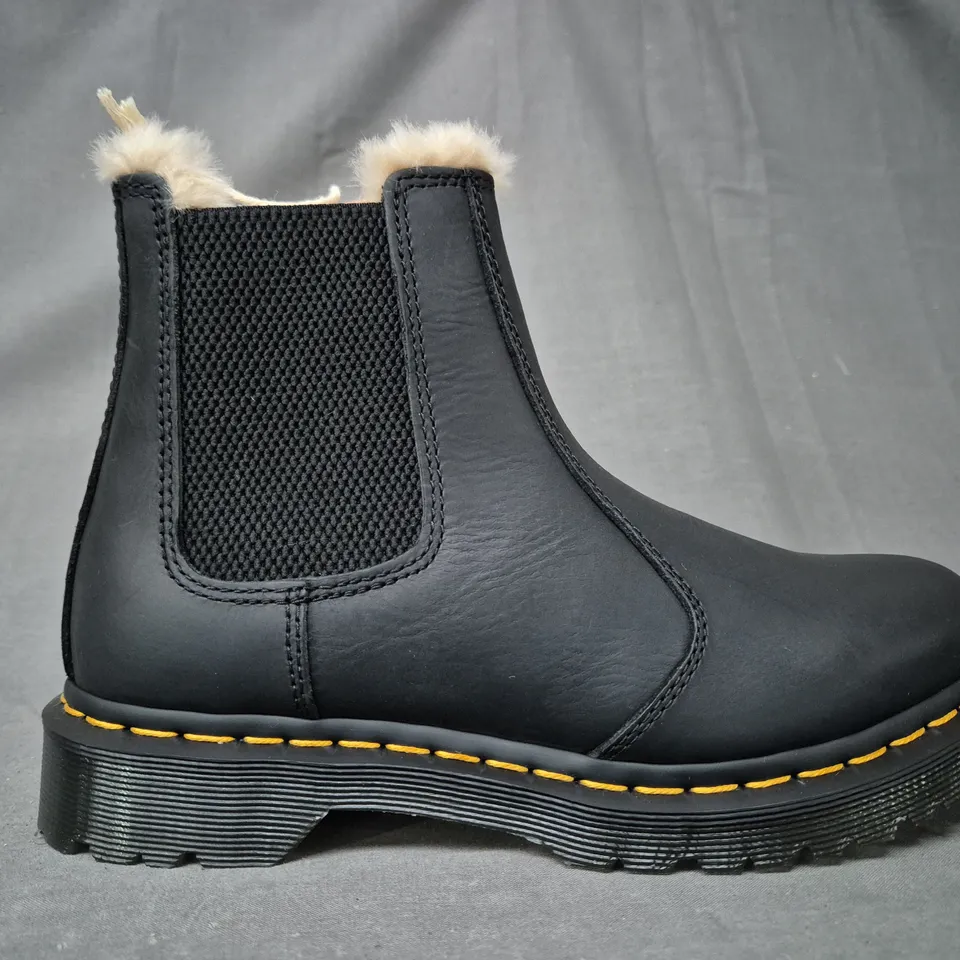 BOXED PAIR OF DR MARTENS 2976 LEONORE ANKLE BOOTS IN BLACK UK SIZE 6