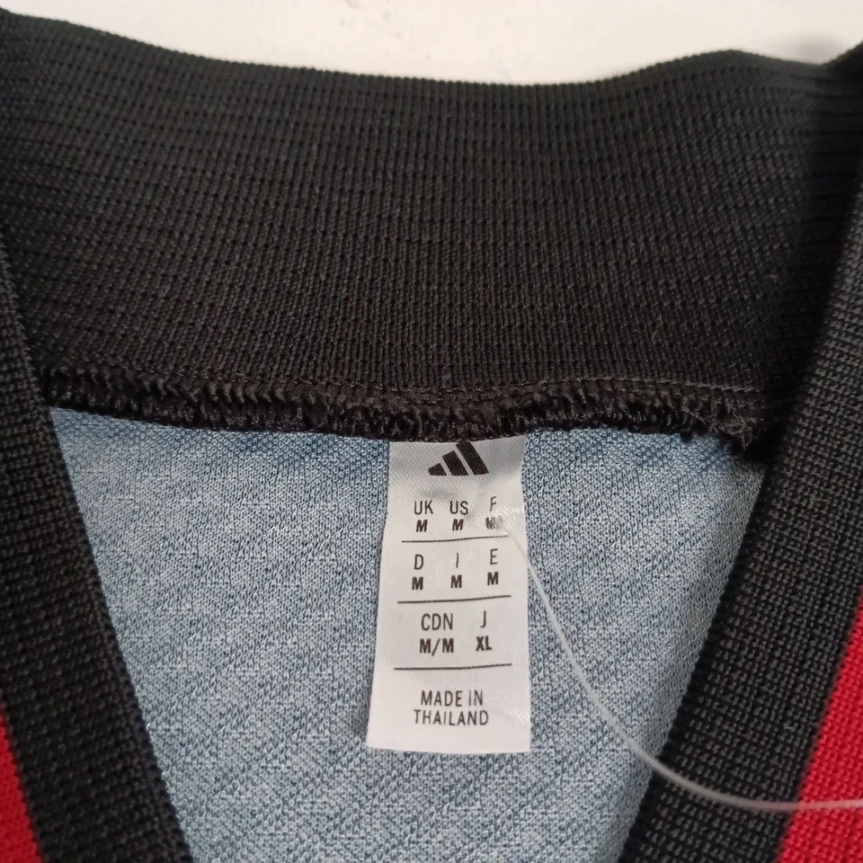 ADIDAS MANCHESTER UNITED MEDIUM T SHIRT TAGGED