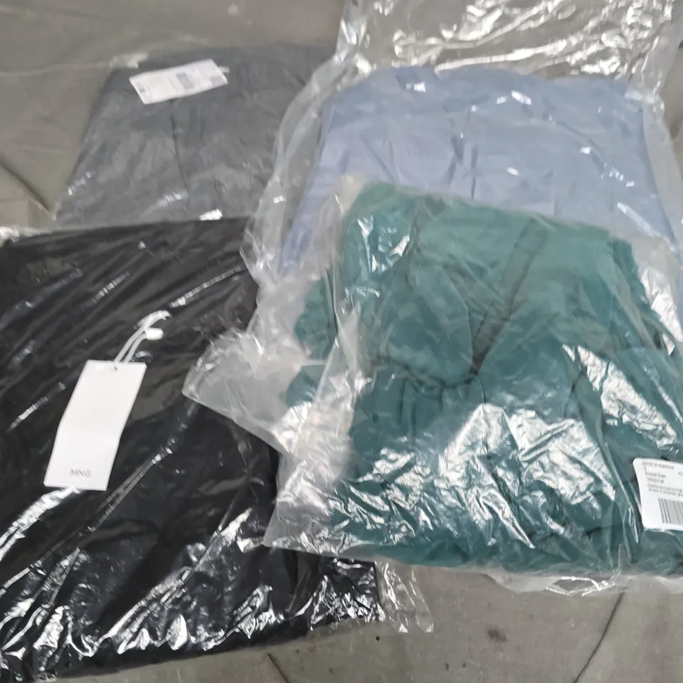 APPROXIMATELY 20 ASSORTED CLOTHING ITEMS IN VARIOUS SIZES, STYLES & COLOURS TO INCLUDE BRANDS SUCH AS DASKA, MNG, FASHION, ETC - COLLECTION ONLY