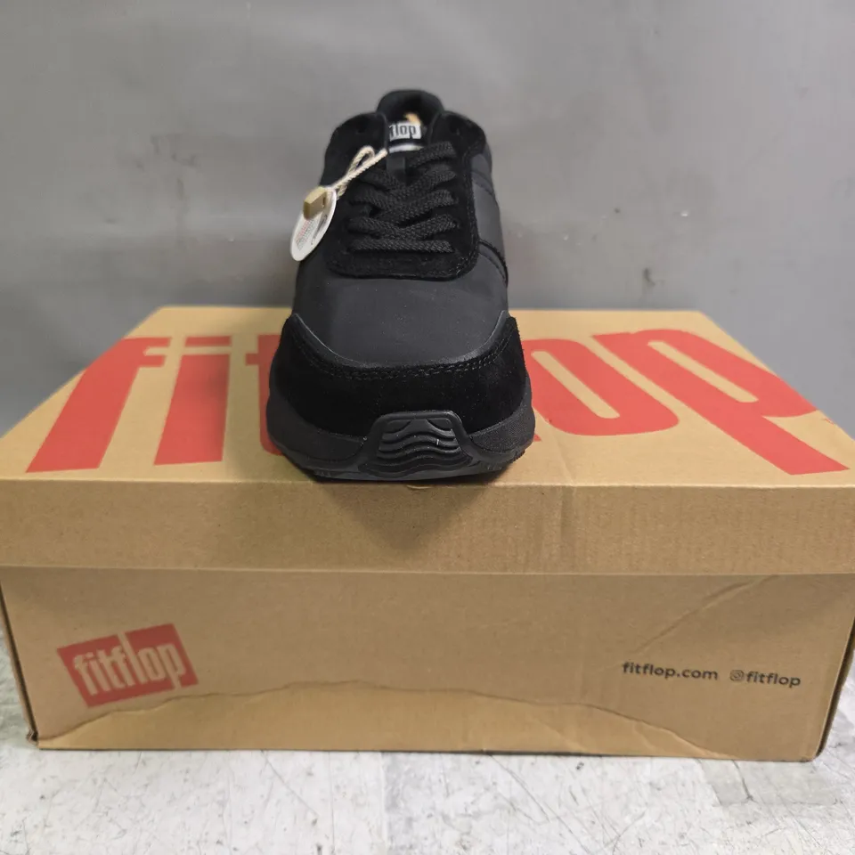 BOXED PAIR OF FITFLOP FLATFORM SNEAKERS IN BLACK SIZE UK 7