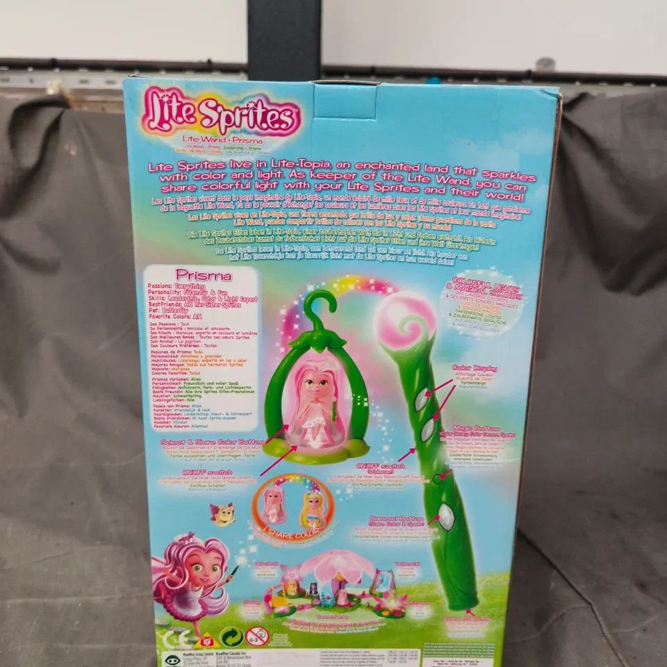 WOWWEE LIT SPRITES LITE WAND + PRISMA – GREEN WAND & FAIRY FIGURE (AGE 4+)