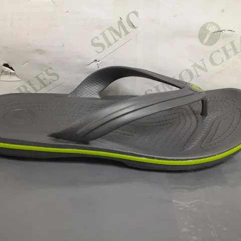 PAIR OF CROCS CROCBAND FLIP FLOPS IN GREY/LIME UK SIZE M8/W9