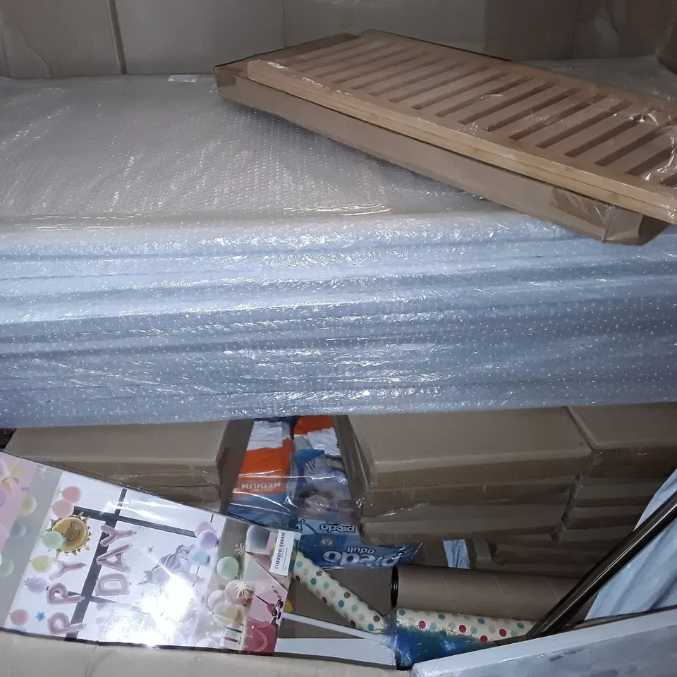 UNPROCESSED PALLET OF ASSORTED ITEMS TO INCLUDE MULTIPLE CANVAS WALL ARTS AND BAMBOO TRAYS
