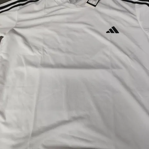 ADIDAS T-SHIRT IN WHITE/BLACK SIZE XL