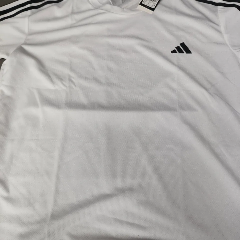 ADIDAS T-SHIRT IN WHITE/BLACK SIZE XL