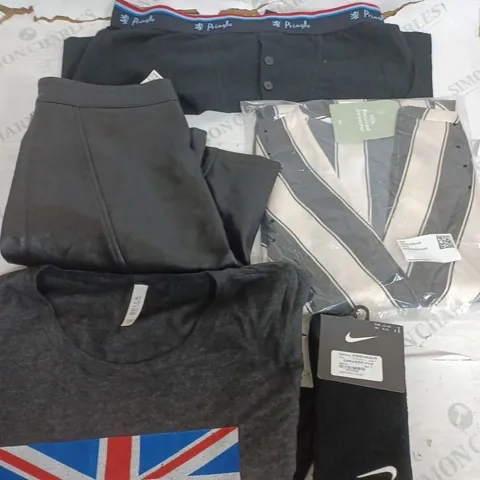BOX OF APPROXIMATELY 22 ASSORTED CLOTHING ITEMS TO INCLUDE - SOCKS , PANTS , SKIRT ETC