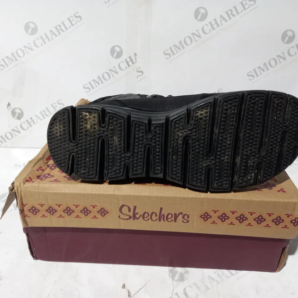 BOXED PAIR OF SKECHERS SYNERGY WARM TECH BOOTS IN BLACK UK SIZE 6.5
