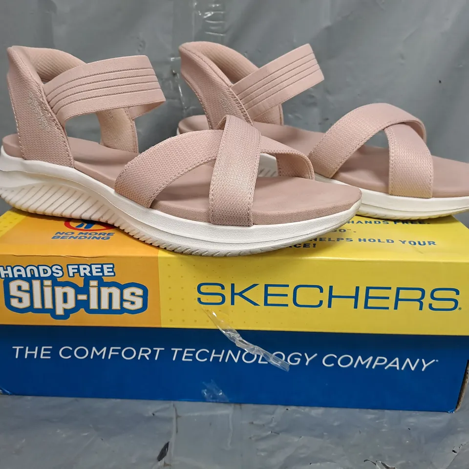 BOXED PAIR OF SKECHERS ULTRA FLEX OPEN TOE SANDALS IN BLUSH SIZE 6