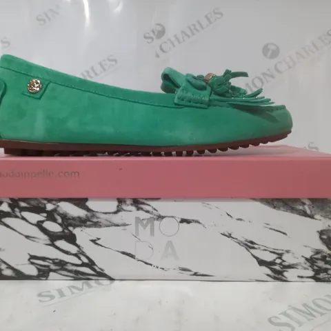 BOXED PAIR OF DESIGNER MODA IN PELLE ETHELIA GREEN SUEDE LOAFERS - SIZE 6