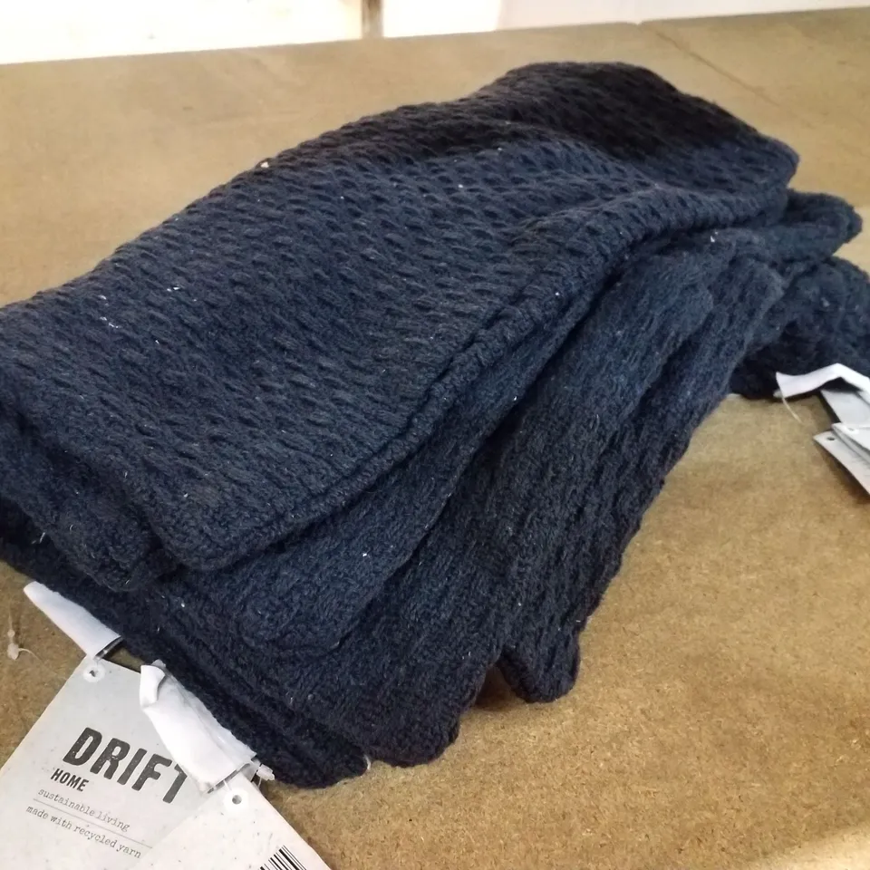 HERMBUSCHE SQUARE THROW (SET OF 5)
