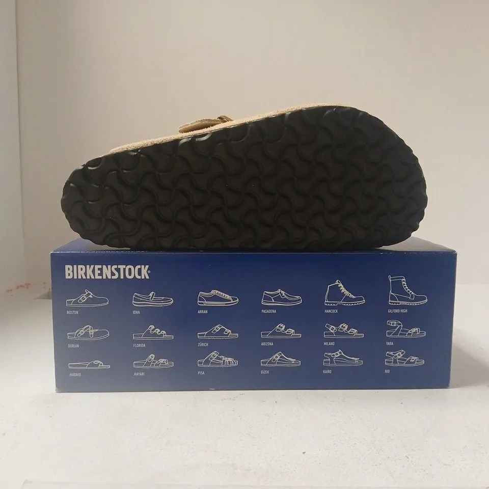 BOXED PAIR OF BIRKENSTOCK BOSTON BS SHOES IN SANDCASTLE SIZE UK 7.5