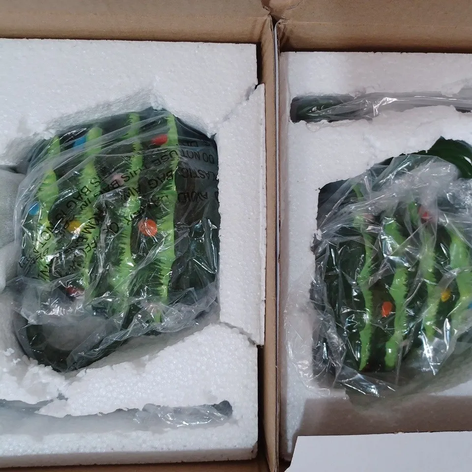 2X CHRISTMAS TREE MUGS GREEN