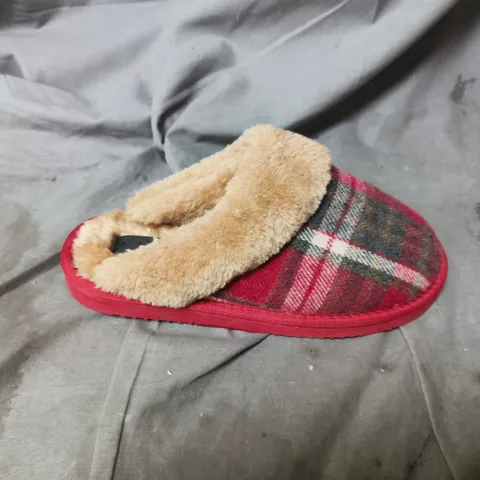 JO AND JOE UK SIZE 5 PLAID FLEECE SLIPPERS WITH FAUX FUR LINING 