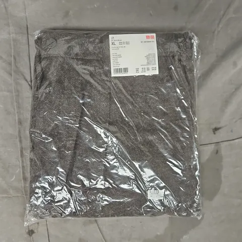 BAGGED UNIQLO PLEATED WIDE TROUSERS IN DARK BROWN SIZE XL