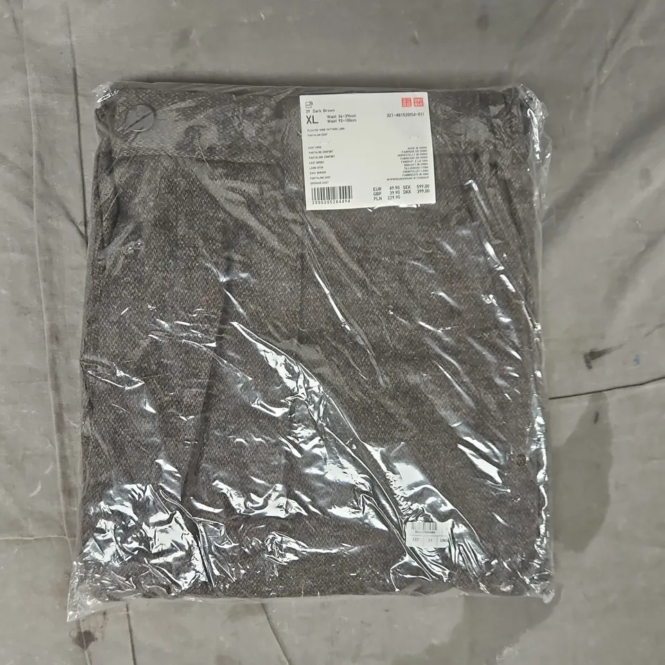 BAGGED UNIQLO PLEATED WIDE TROUSERS IN DARK BROWN SIZE XL