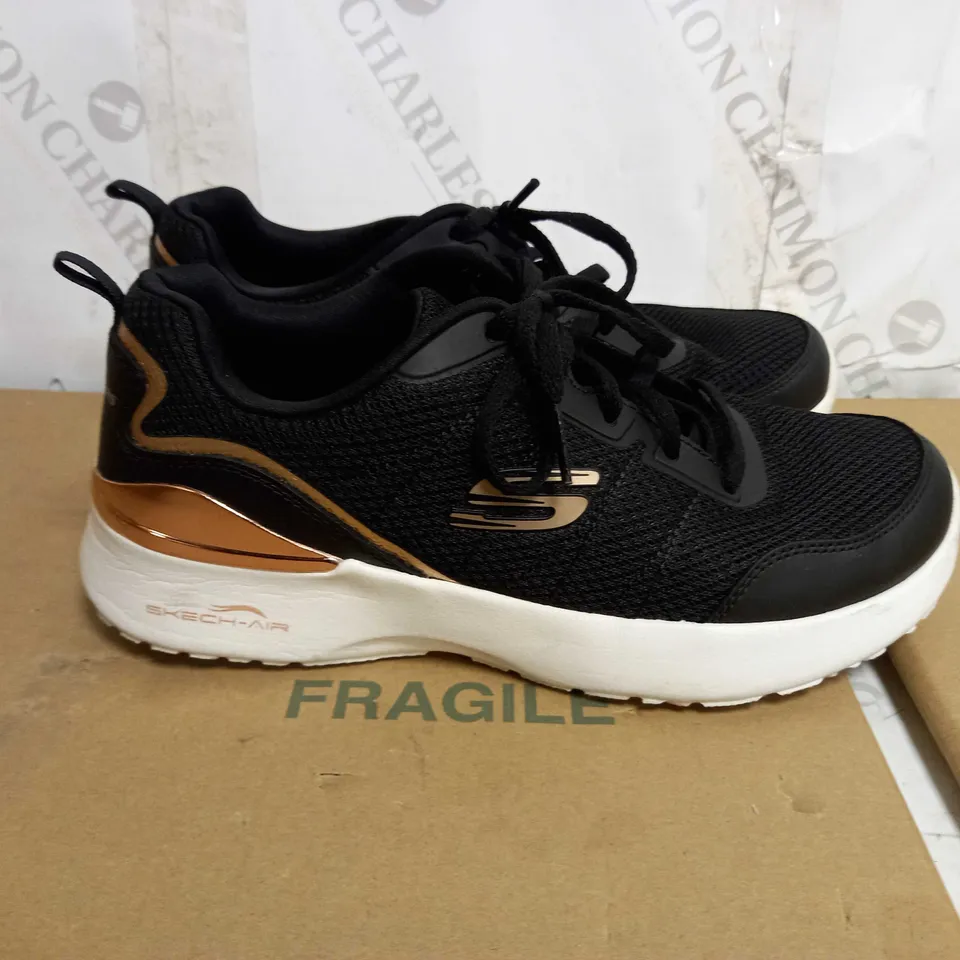 SKECHERS BLACK AND GOLD SKECH-AIR DYNAMIGHT TRAINERS SIZE 5