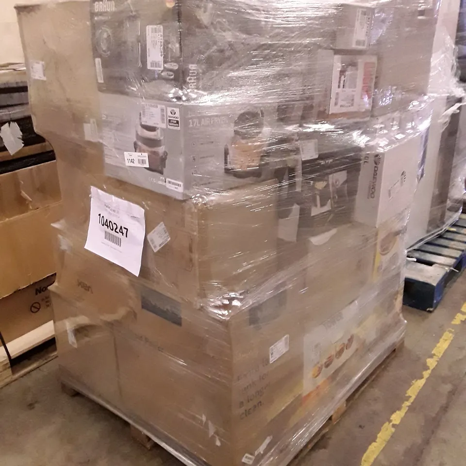 PALLET OF APPROXIMATELY 32 UNPROCESSED RAW RETURN HOUSEHOLD AND ELECTRICAL GOODS TO INCLUDE;