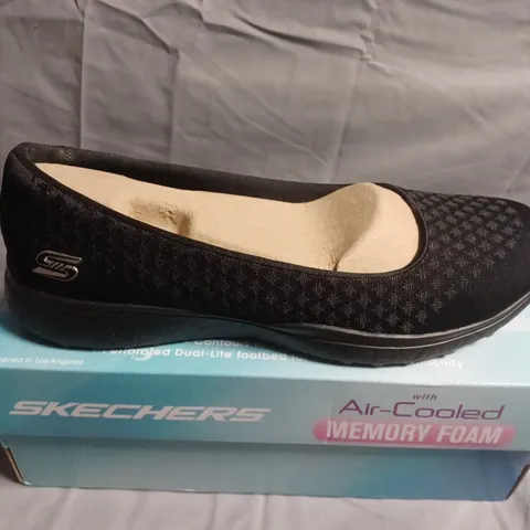 BOXED PAIR OF SKECHERS WOMENβS SLIP-ON SHOES β BLACK, AIR-COOLED MEMORY FOAM - UK SIZE 8