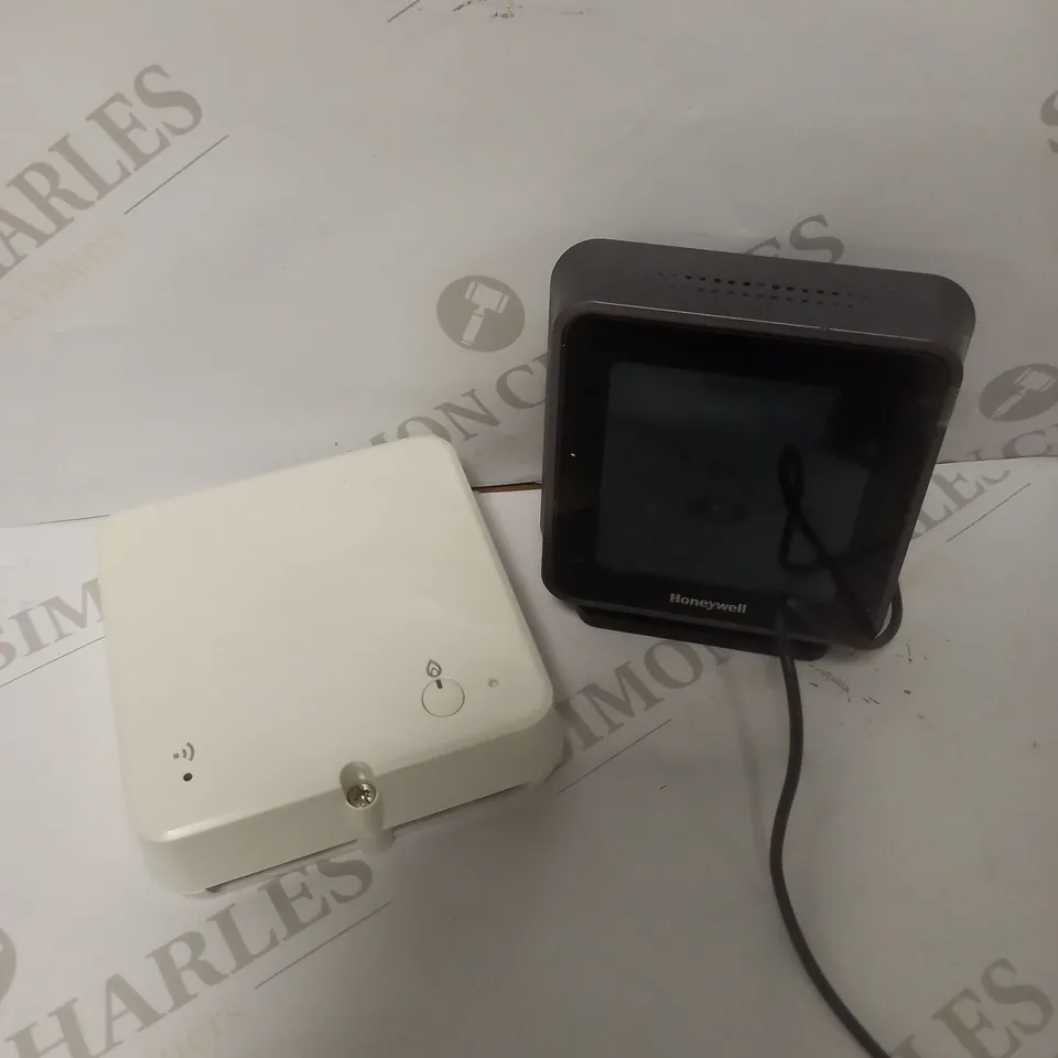HONEYWELL LYRIC T6R SMART THERMOSTAT 