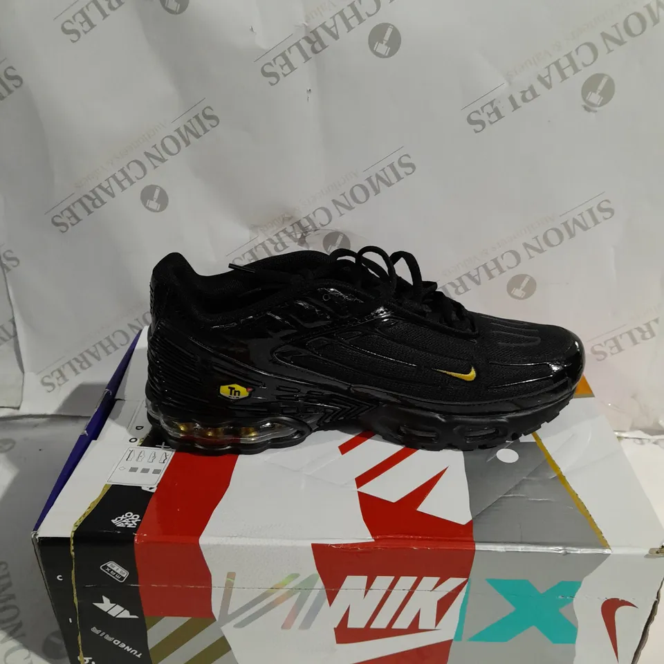 BOXED NIKE AIR VAPORMAX EVO SIZE 9 