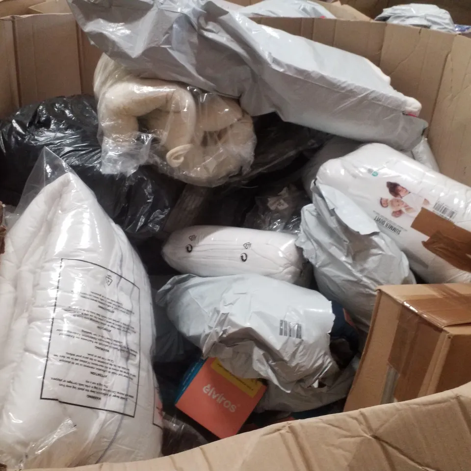 PALLET CONTAINING ASSORTED PILLOWS, CUSHIONS & ELECTRIC UNDERBLANKET