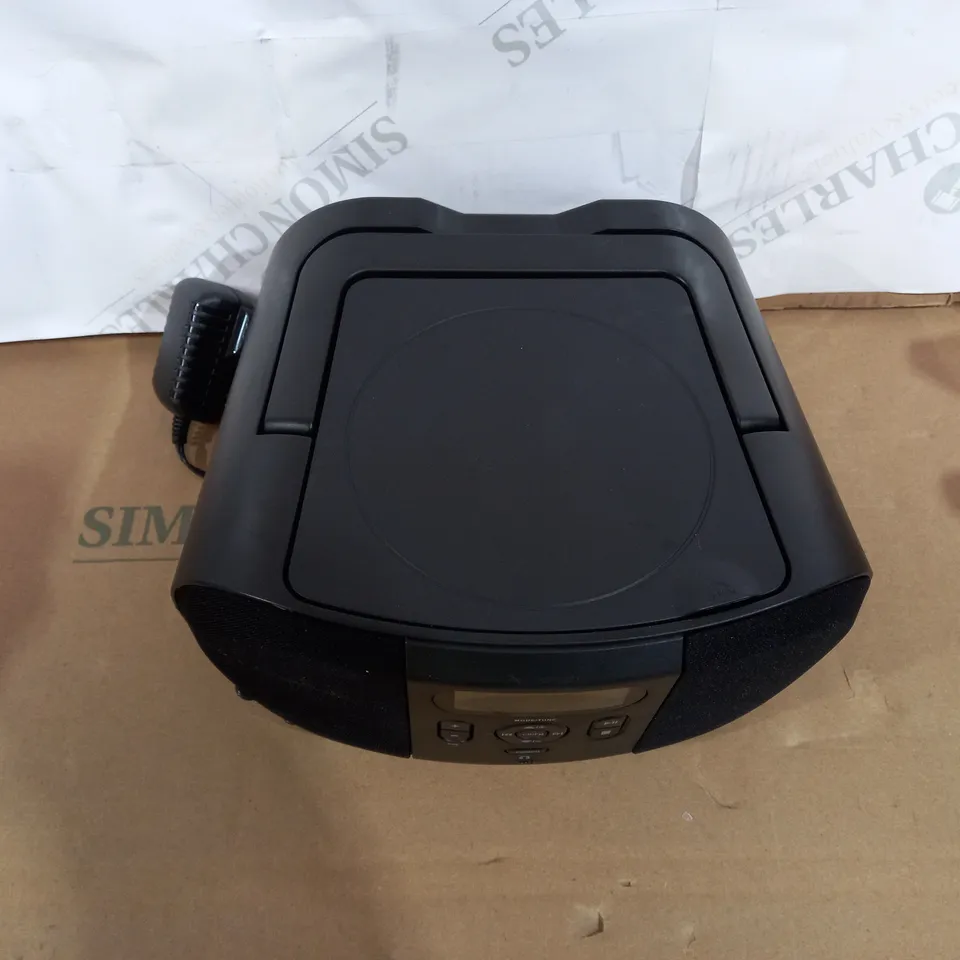 CD BOOMBOX IN BACK WITH FM RADIO