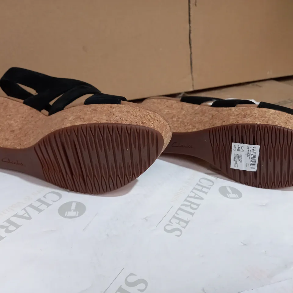 BOXED CLARKS ANNADEL BARI WEDGE SANDAL WIDE FIT BLACK STYLE SIZE 7