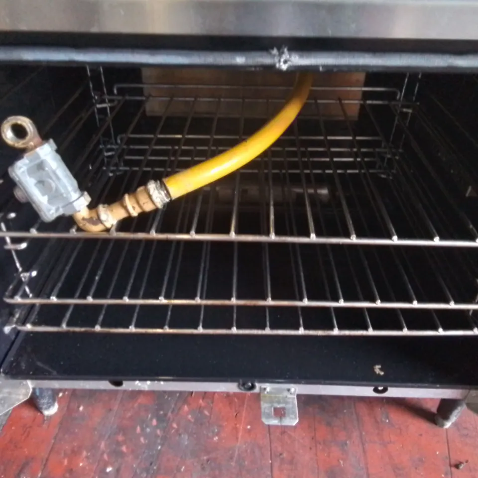 BARTLETT SPIRIT 6 BURNER NATURAL GAS COOKER MODEL: F356/911B