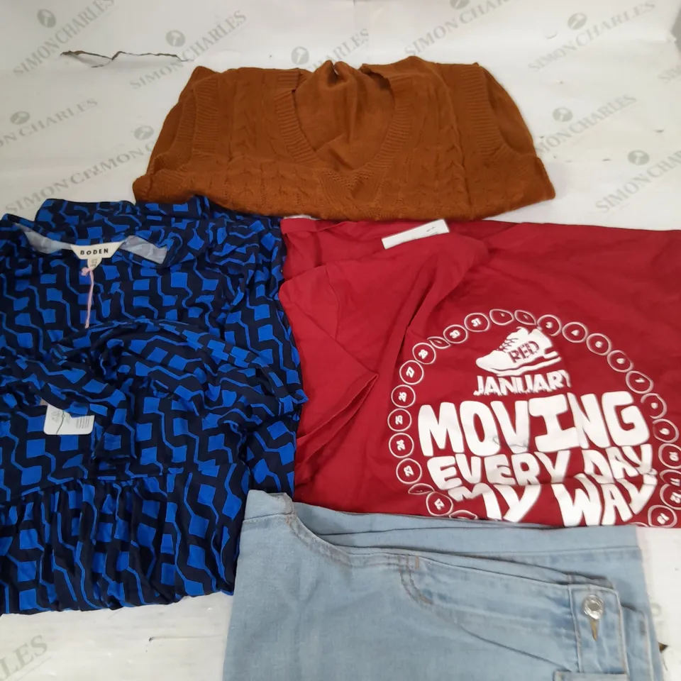 BOX OF APPROXIMATELY 25 ASSORTED CLOTHING ITEMS TO INCUDE - JUMPER  , JEANS  ,T-SHIRT , DRESS ETC