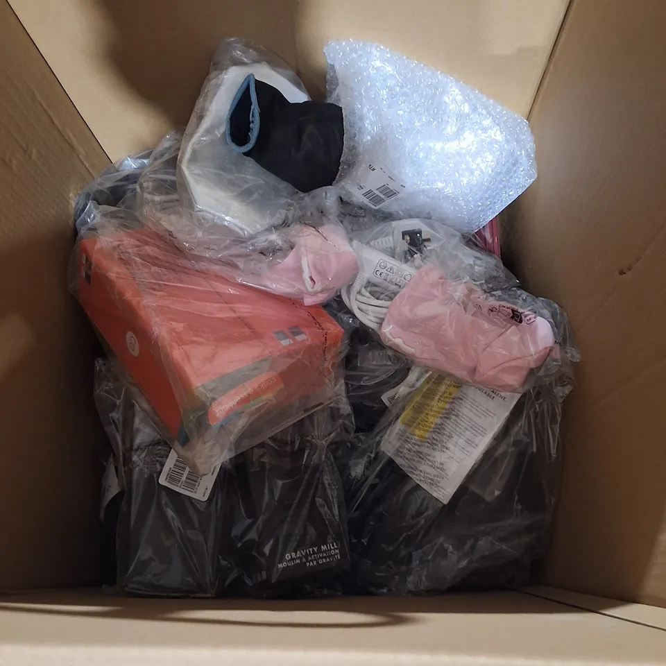 APPROXIMATELY 10 ASSORTED ITEMS TO INCLUDE GRAVITY MILL, CURTIS STONE JUG, DW ESSENTIAL PRO,ETC 