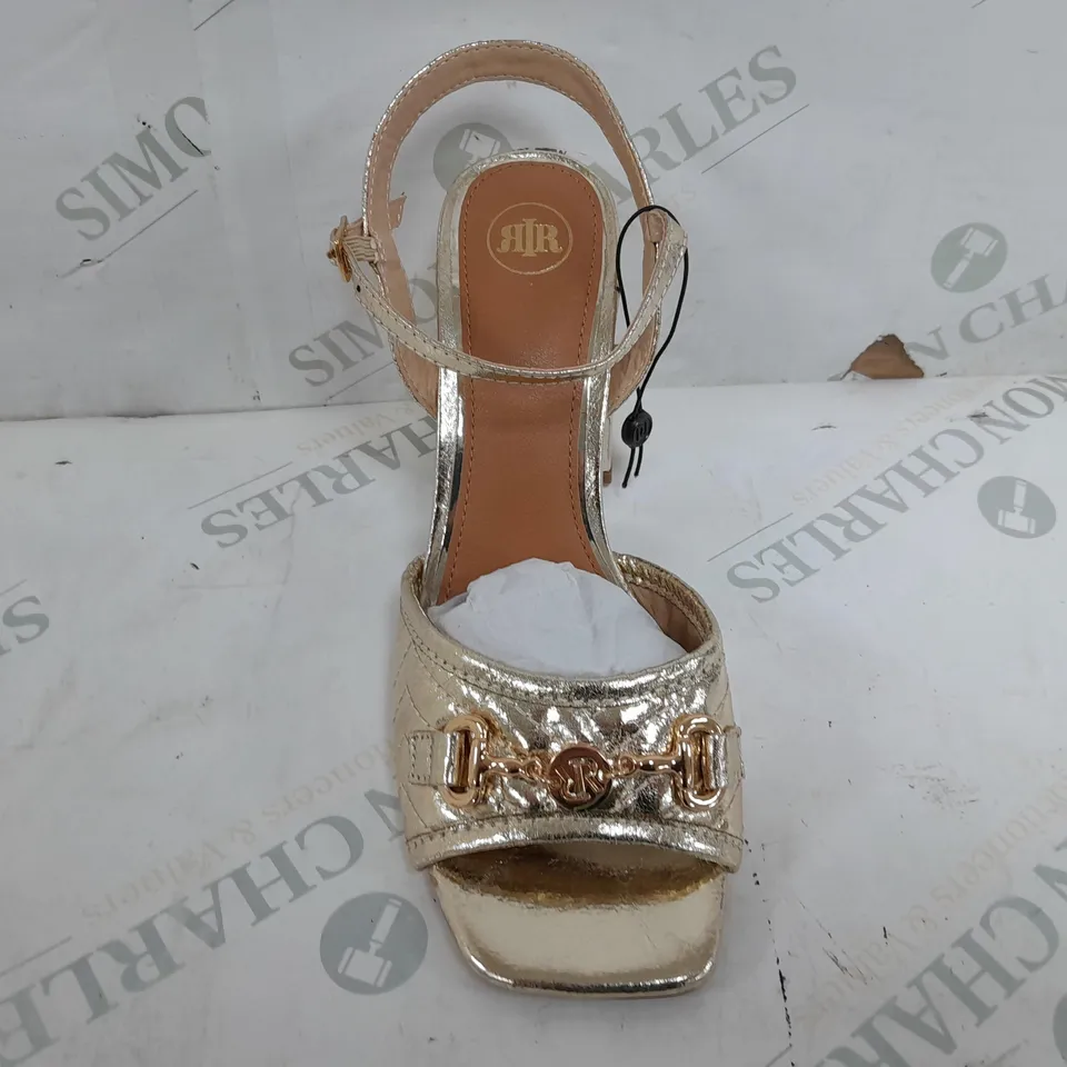 PAIR OF RIR OPEN TOE BLOCK HEELS IN GOLD - SIZE 4/37