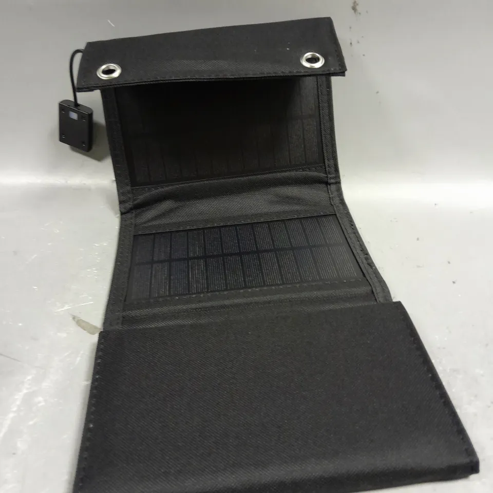 BOXED FOLDABLE SOLAR PANEL WITH USB