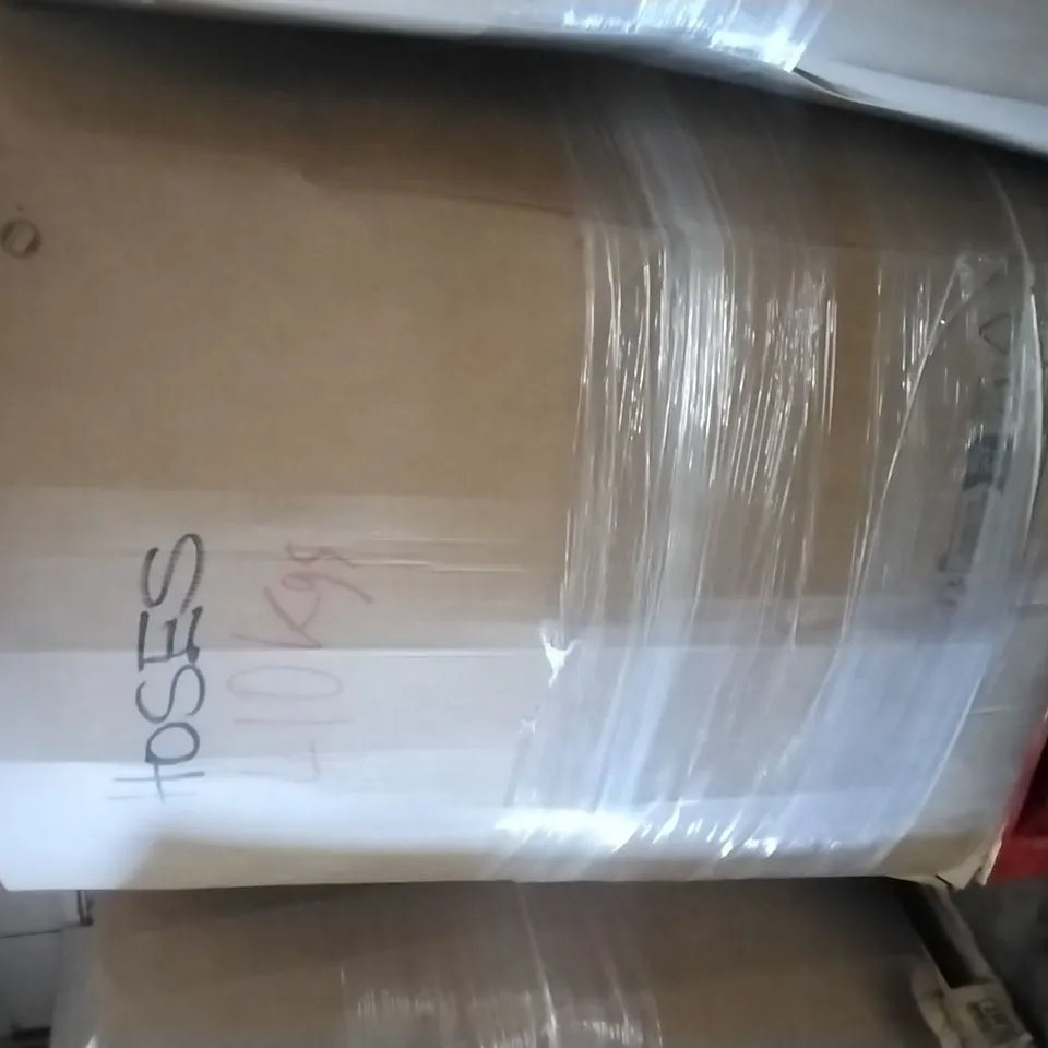 PALLET CONTAINING A LARGE QUANTITY OF HOSES