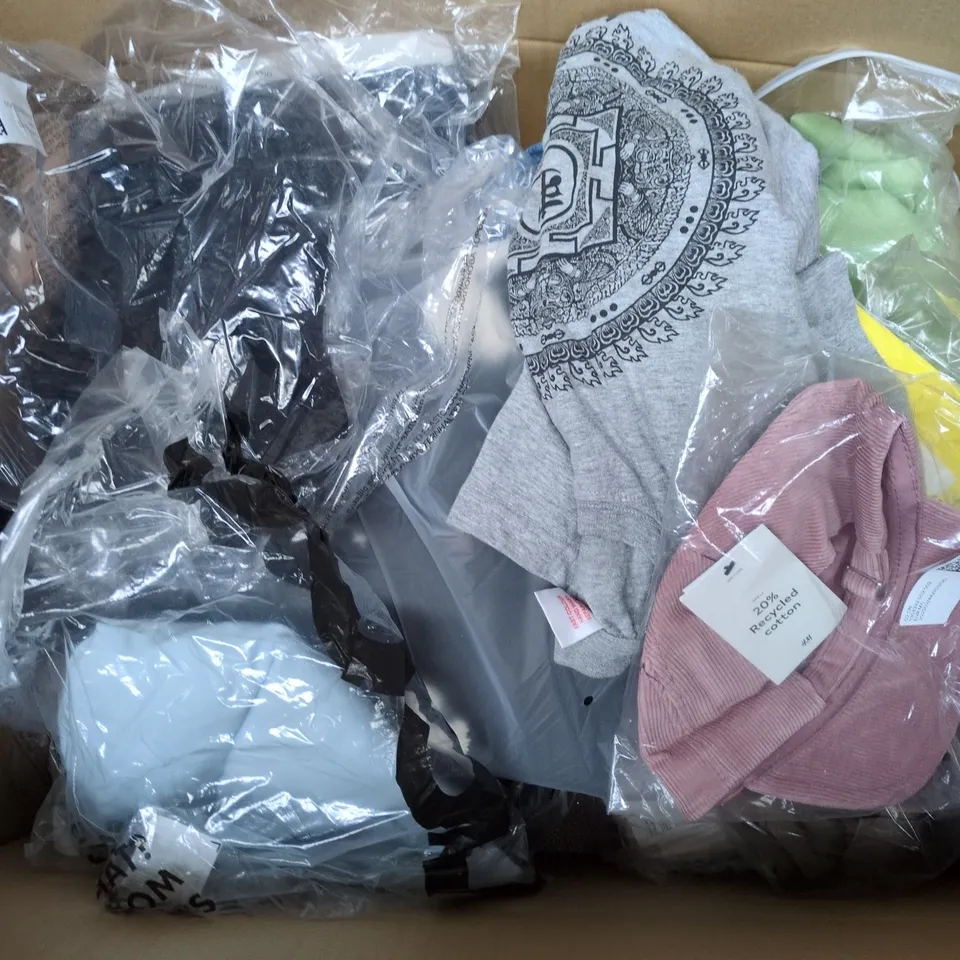 APPROXIMATELY 30 ASSORTED CLOTHING ITEMS IN VARIOUS SIZES, STYLES & COLOURS TO INCLUDE BRANDS SUCH AS OYSHO, H&M, ASOS, ETC - COLLECTION ONLY