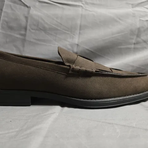 BOXED PAIR OF ASOS DESIGN LOAFERS IN BROWN SIZE UK 12