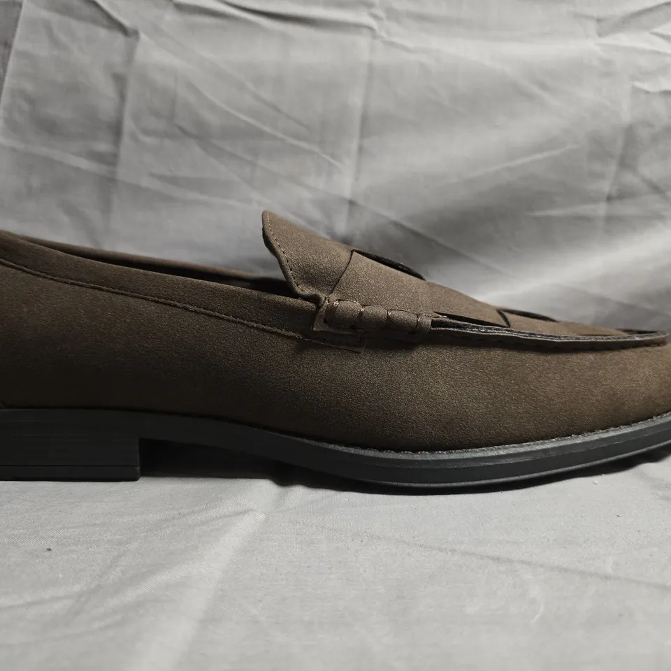 BOXED PAIR OF ASOS DESIGN LOAFERS IN BROWN SIZE UK 12