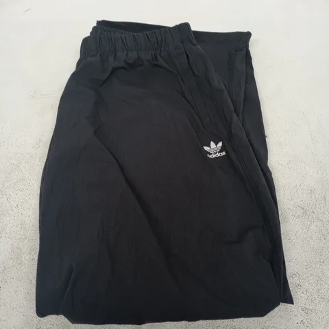 ADIDAS ORIGINAL CARGO PANTS - SIZE XL