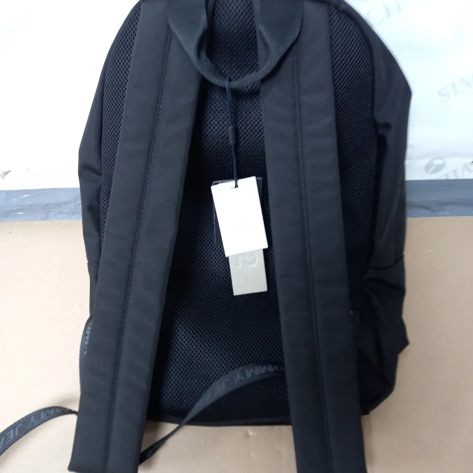 TOMMY HILFIGER DOME BACKPACK - BLACK