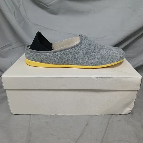 WELCOME HOME MAHABIS CLASSIC GREY FELT SLIP-ON SHOES WITH YELLOW SOLE – SIZE 8.5/9