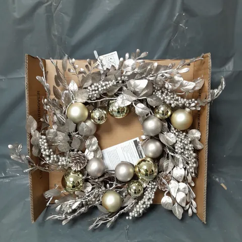 BOXED CHAMPAGNE AND GOLD PRE-LIT FESTIVE WREATH