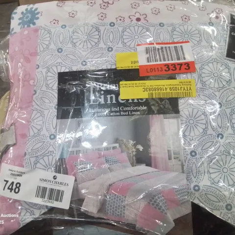 BAGGED PINK/BLUE/WHITE KINGSIZE BEDSPREAD 