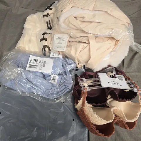 APPROXIMATELY 40 ASSORTED CLOTHING ITEMS IN VARIOUS SIZES, STYLES & COLOURS TO INCLUDE COAT, TOPS, BOTTOMS, ETC - COLLECTION ONLY