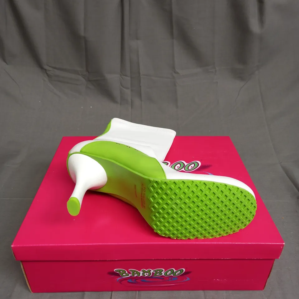 BOXED BAMBOO LEATHER BALLER HIGH HEEL SHOES IN GREEN AND WHITE SIZE 10