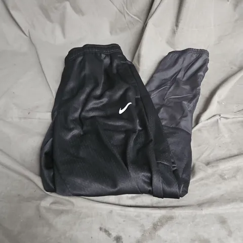 NIKE THERMA-FIT JOGGERS IN BLACK SIZE M