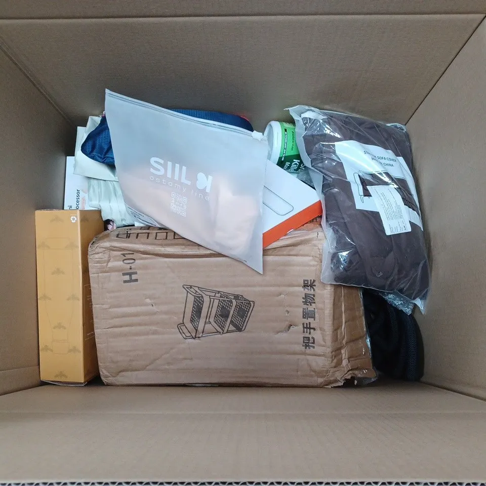 APPROXIMATELY 20 ASSORTED HOUSEHOLD ITEMS TO INCLUDE OUTDOOR DOLLAR LIGHTS, PICTURE FRAME AND BAGS